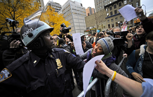 Policja likwiduje obóz ruchu "Okupuj Wall Street" na Mahattanie