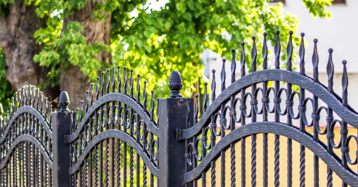 Już tak nie ogrodzisz domu, a bramy nie otworzysz w ten sposób. Nowe prawo budowlane 2026 wszystko zmienia!