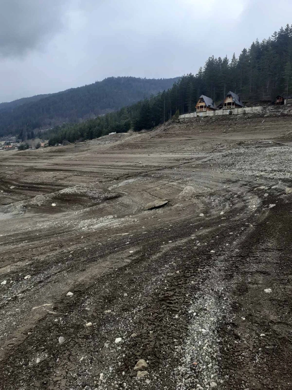 Sablasno: Jelisavčića zaliv ostao presušio do zadnje kapi