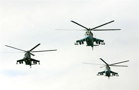 15 08 2007WARSZAWASWIETO WOJSKA POLSKIEGOWOJSKOPARADA W AL UJAZDOWSKICHFOT DAMIAN BURZYKOWSKI / FAKT