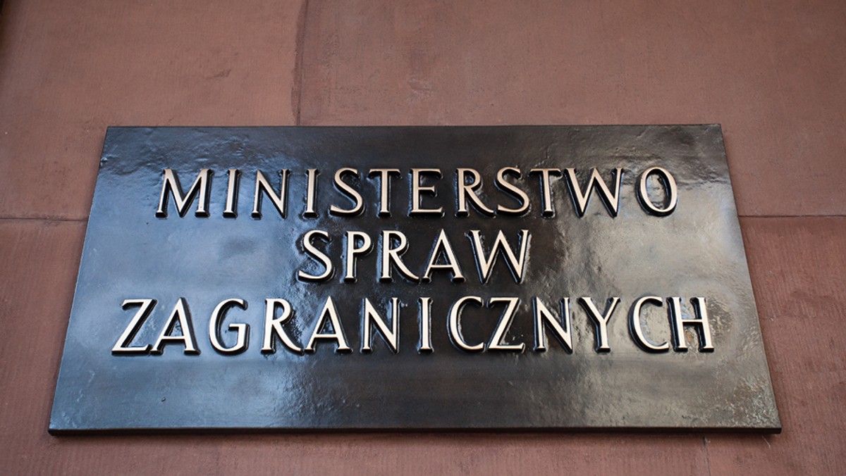 MSZ uznało wypowiedź rzeczniczki rosyjskiego MSZ za "wysoce niewłaściwą". Maria Zacharowa mówiła m.in., że Moskwa nie pozostawi bez reakcji ewentualnego demontażu radzieckich pomników w Polsce. Zapowiedział to w rozmowie z Onetem prezes IPN. - Zapewniamy cmentarzom żołnierzy rosyjskich pełną opiekę i ochronę - podkreśliło z kolei polskie MSZ.