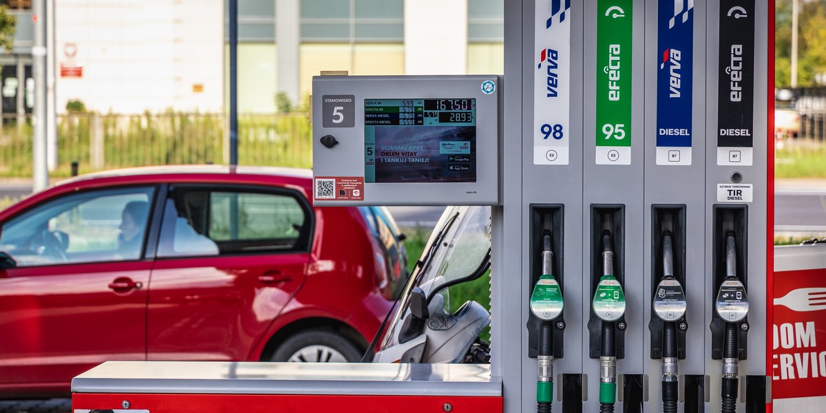 Po miesiącu nieprzerwanych podwyżek benzyna i diesel nareszcie potaniały — podają analitycy e-petrol.pl.