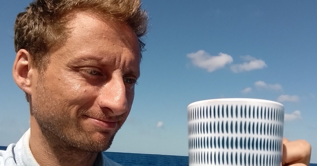 "Płyniemy niewzruszeni groźbami". Ryzykowna wyprawa z polskim posłem coraz bliżej celu