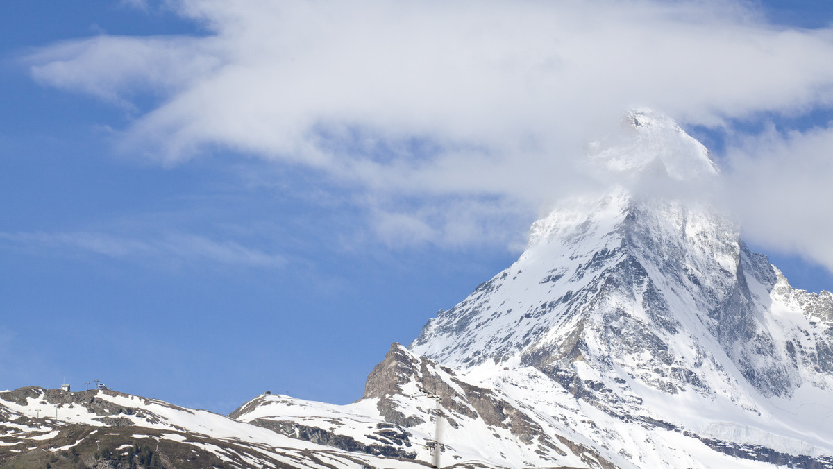 Ocieplenie klimatu sprawiło już, że powierzchnia lodowców w szwajcarskich Alpach znacznie zmalała - poinformowali dzisiaj naukowcy. W 2010 r. zajmowały one łącznie 940 kilometrów kwadratowych - o prawie jedną trzecią mniej niż w 1973 r.