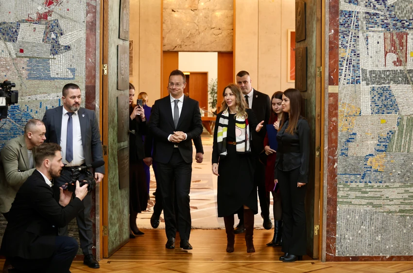 Ministarka rudarstva i energetike Dubravka Đedović Handanović sastala se danas u Beogradu sa ministrom spoljnih poslova i trgovine Mađarske Peterom Sijartom