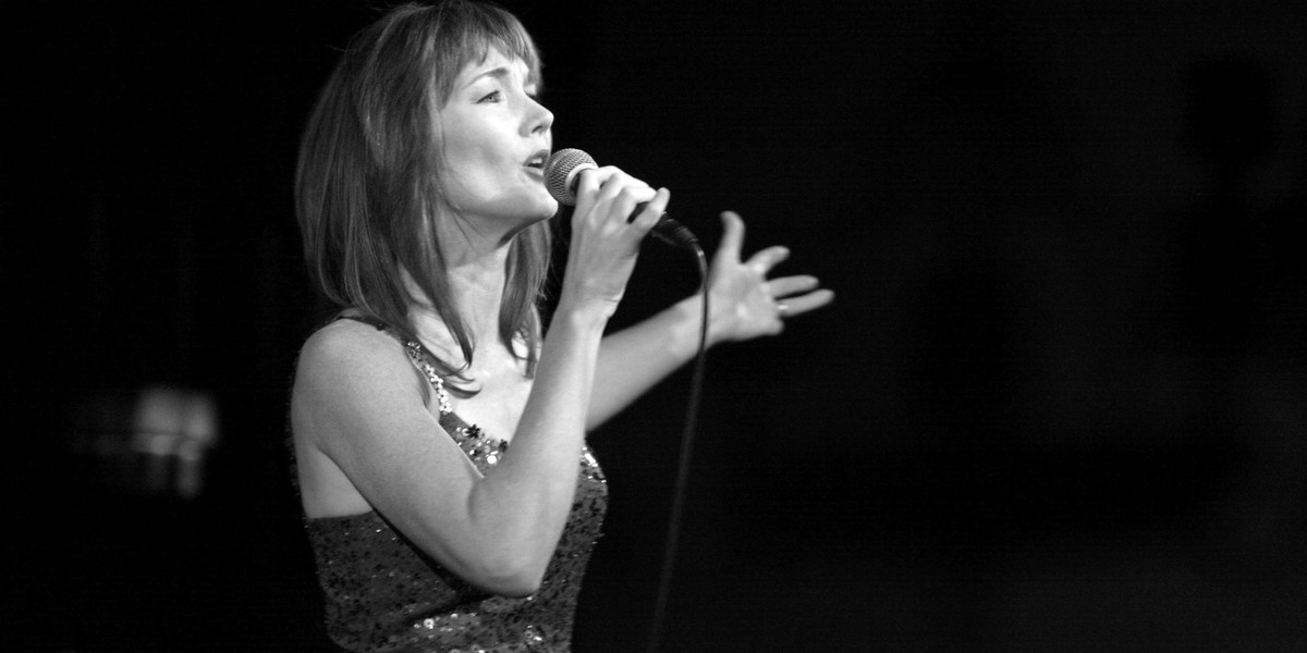 Lari White 