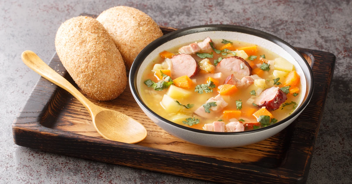 Pyszny obiad na wtorek. Podajemy przepis, Ty gotujesz. Kartoflanka z wkładką