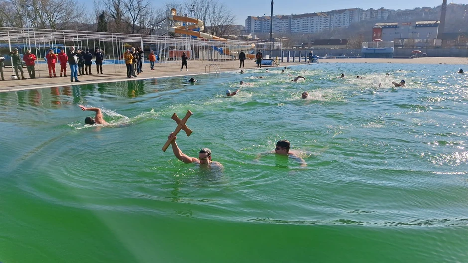 Andrija Petković prvi doplivao do časnog krsta u Nišu