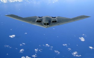 USA gotowe zadać cios sojusznikowi Rosji. Bombowce B-2 odkryte w odległej bazie