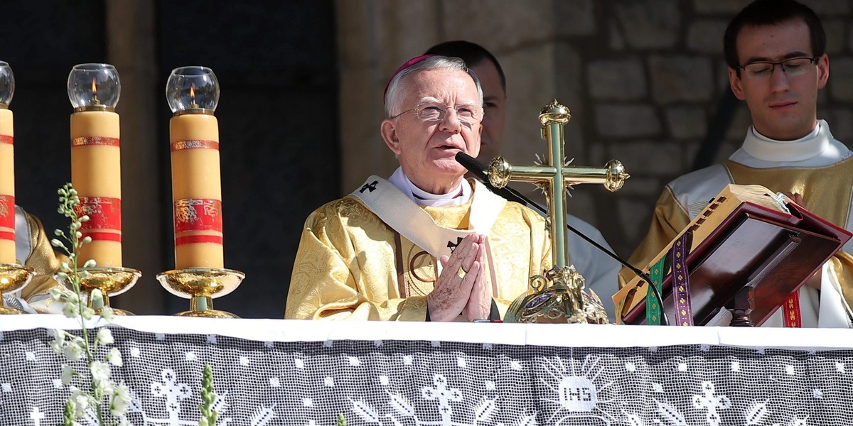 Abp Jędraszewski w Boże Ciało o "mordujących nowe życie matkach"