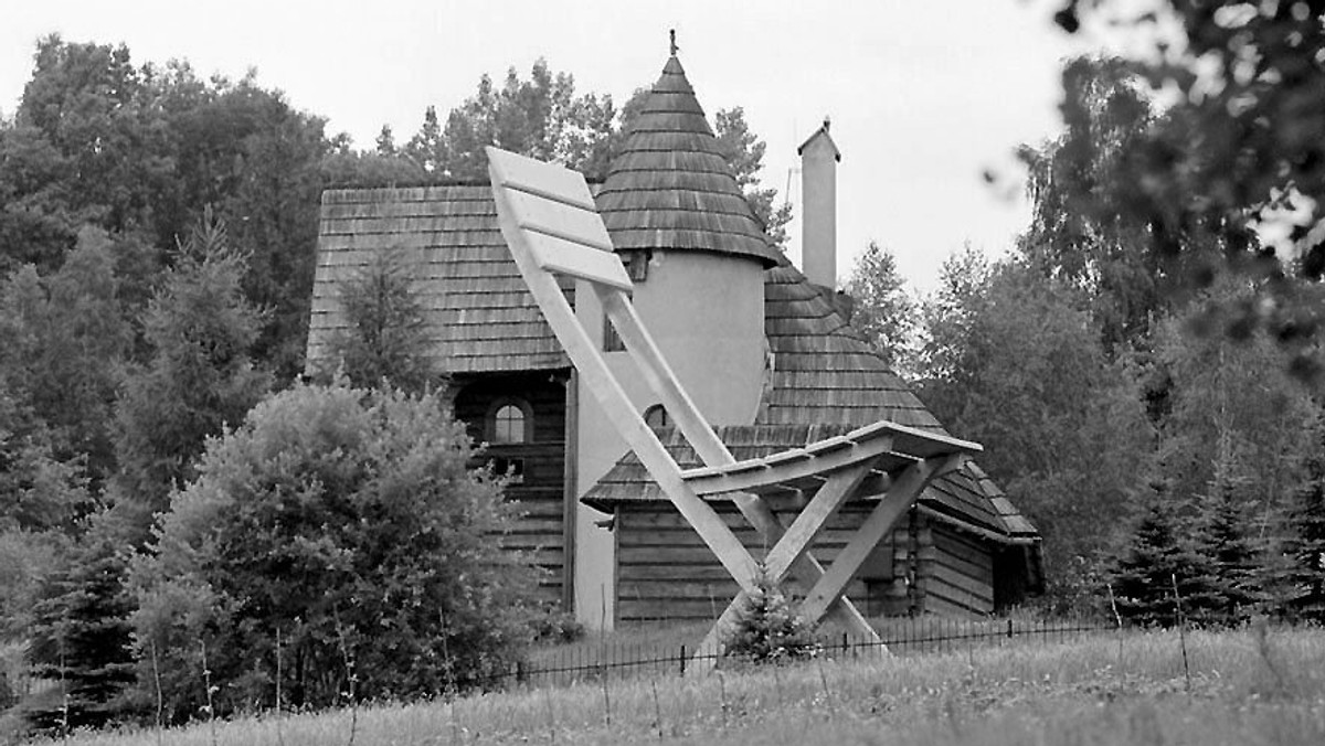 Dom Tadeusza Kantora w Hucisku, który miał być muzeum malarstwa tego artysty i jego żony malarki Marii Stangret, niszczeje i wymaga remontu. Fundacja im. Tadeusza Kantora, opiekująca się willą, z trudem próbuje zdobyć fundusze na jej odnowienie.