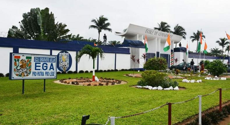 La façade de l'école de gendarmerie/innocentb