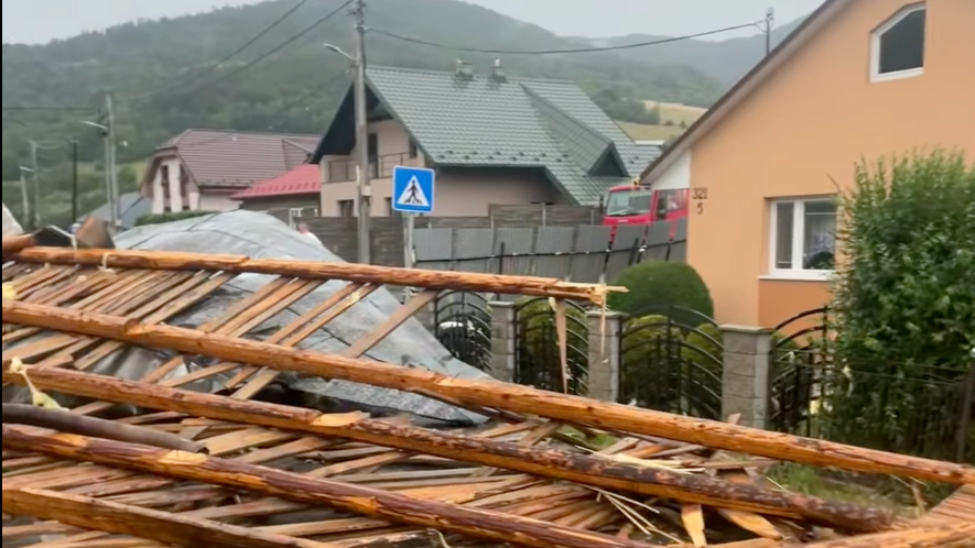 Silný vietor strhol strechu na východe Slovenska