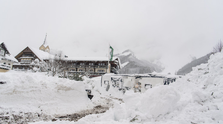 Az osztrák hatóságok lavinaveszélyre is figyelmzetettek /fotó: MTI/EPA/Christian Bruna
