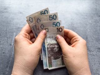 Podwyżki dla urzędników 2025 a wzrost minimalnego wynagrodzenia