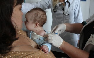 Farmaceuci: Procedowanie projektu dot. likwidacji obowiązku szczepień jest absurdalne