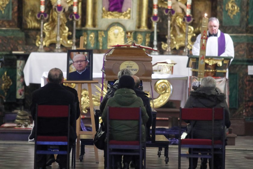 Żegnają księdza zakatowanego przez kościelnego.