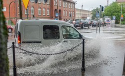IMGW ostrzega przed silnym deszczem i burzami [PROGNOZA POGODY]