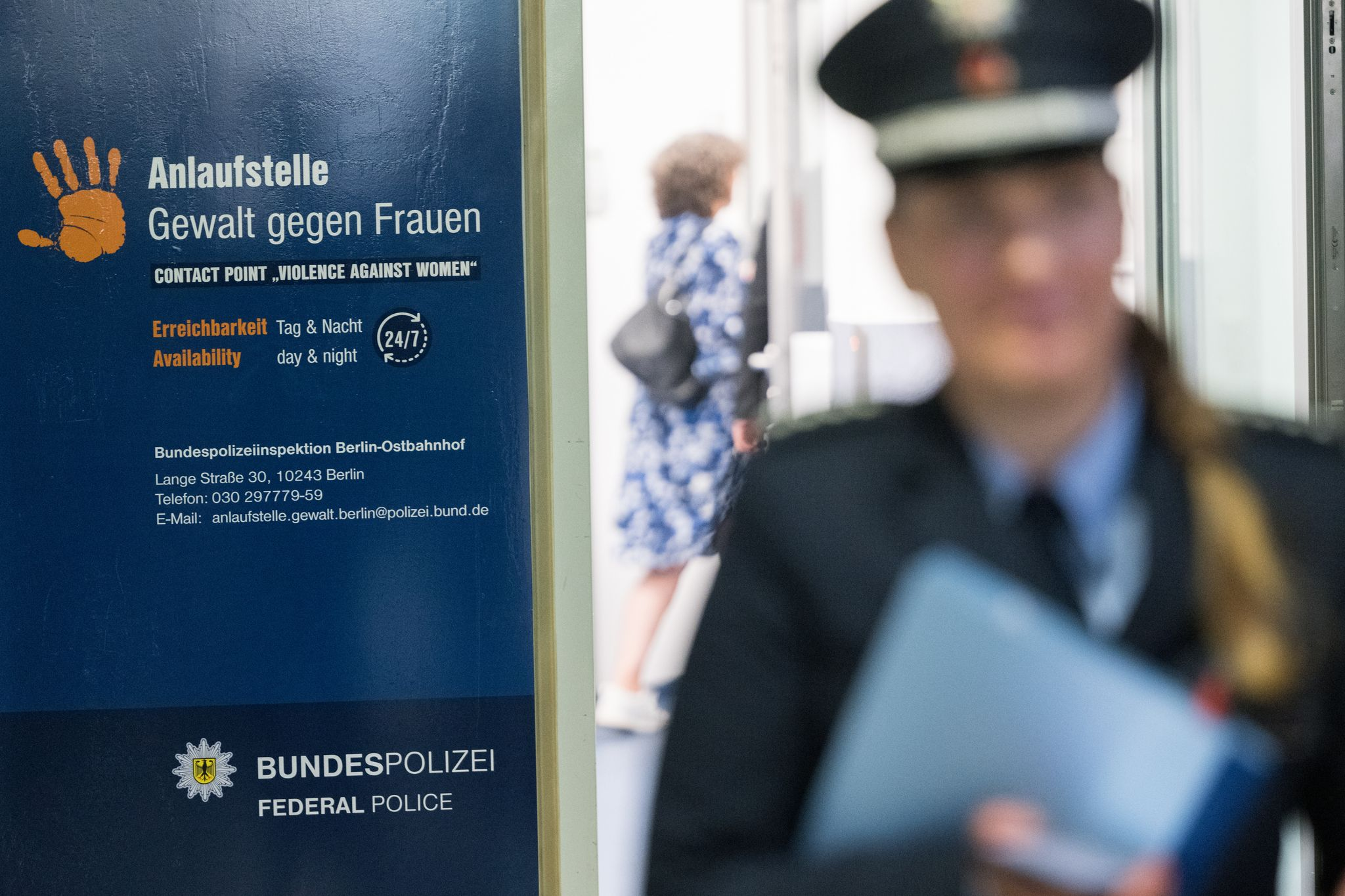 Bunte Wände statt Verhörraum: Wie Bundespolizei gewaltbetroffene Frauen schützt