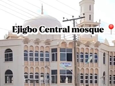 The Ejigbo Central Mosque Building Was Built Through Contributions from Nigerians in Côte d'Ivoire[/caption]