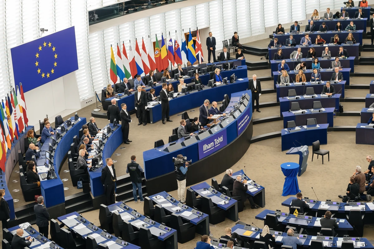 Parlament Europejski zaostrza zasady. Europosłowie nie uciekną przed debatami