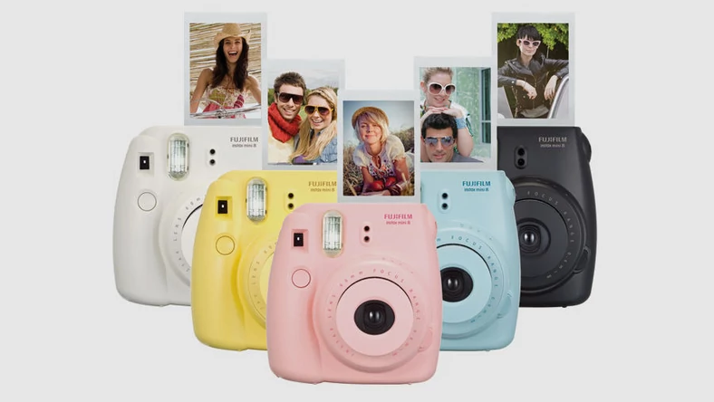 Aparat Instax Mini 8 pozwala natychmiast uzyskać niewielkie odbitki