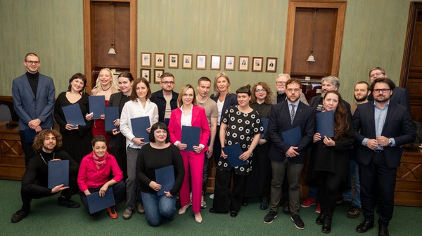 Artyści otrzymali stypendia z rąk wiceprezydent Wrocławia Renaty Granowskiej