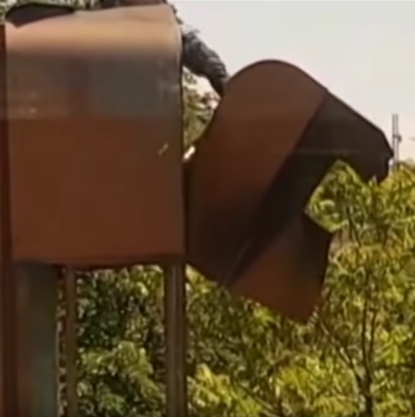 Krađa gvozdenog krova sa zgrade "Ratka Mitrovića"