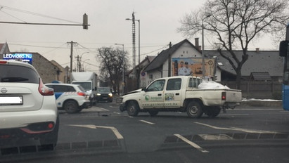 Fékezés nélkül hajtott bele – Így történt az Orbán Viktor konvoját felvezető kocsi balesete