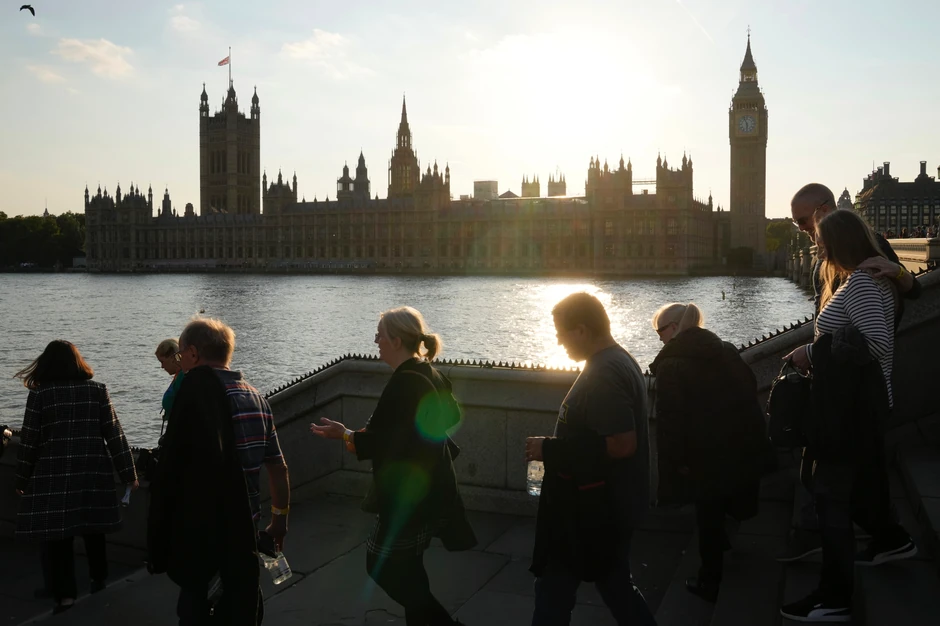 Kilometarski redovi u Londonu za odavanje pošte kraljici Elizabeti