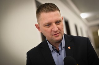 Opozycja krytykuje decyzję prezydenta w sprawie OFE