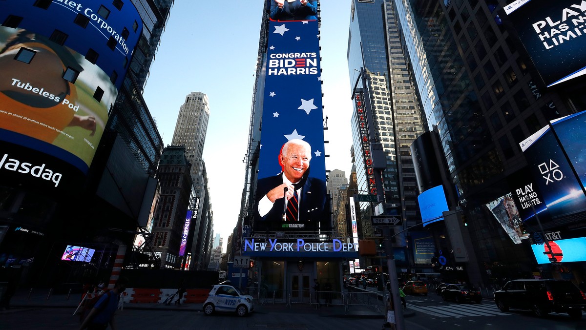 Joe Biden zdobył o 5 milionów głosów więcej od Donalda Trumpa. Na zdjęciu nowojorski Times Square, 9 listopada 2020 r.