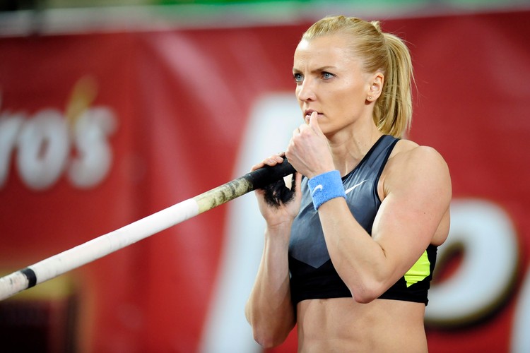 Rogowska: Rozbierana sesja? Czemu nie, ale muszę zapytać męża