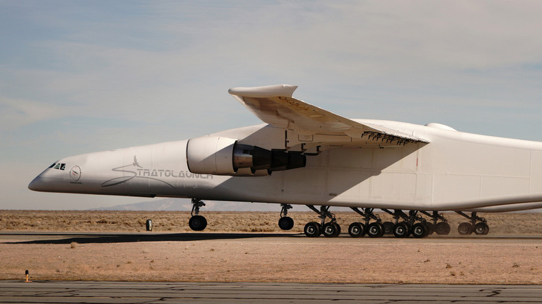 Stratolaunch Roc - największy samolot świata odrywający się od pasa startowego
