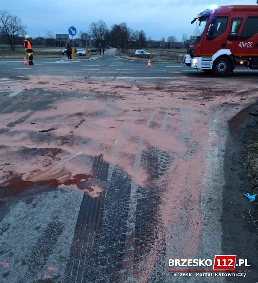 Tragiczny wypadek w Niedzieliskach. Jedna osoba nie żyje, 2 w ciężkim stanie