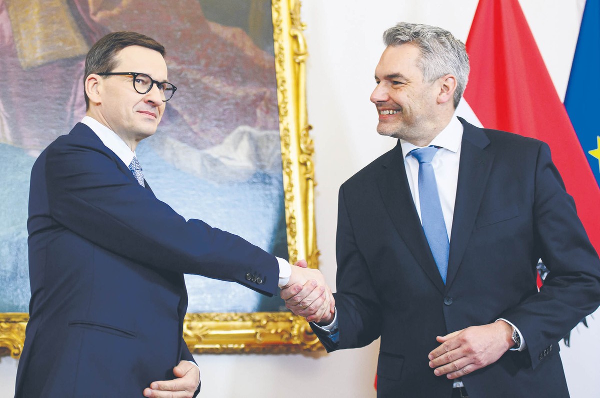 Premier Morawiecki z kanclerzem Austrii Karlem Nehammerem