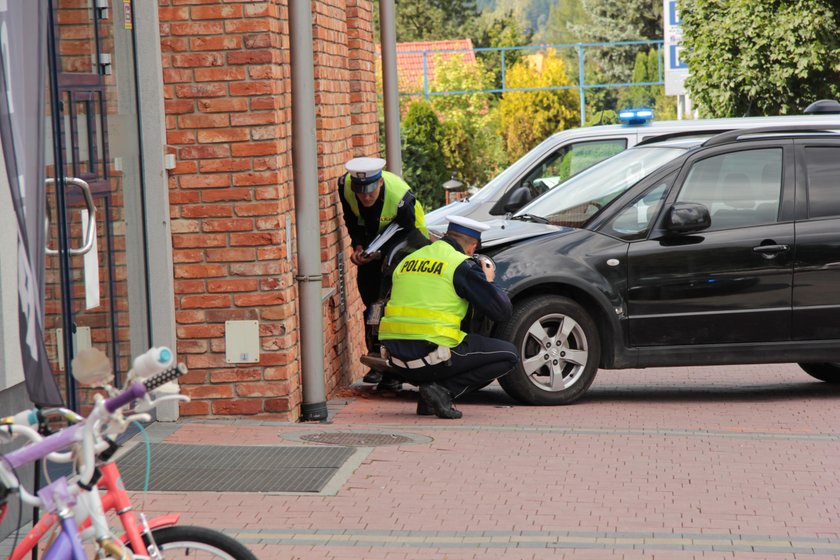 Wypadek w Rabce-Zdrój. Auto wjechało w matkę z dzieckiem