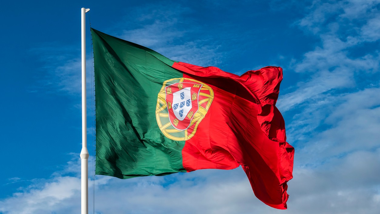 Bývalý premiér Portugalska José Sócrates čelí obvineniam z korupcie a podvodov, Vlajka Portugalska