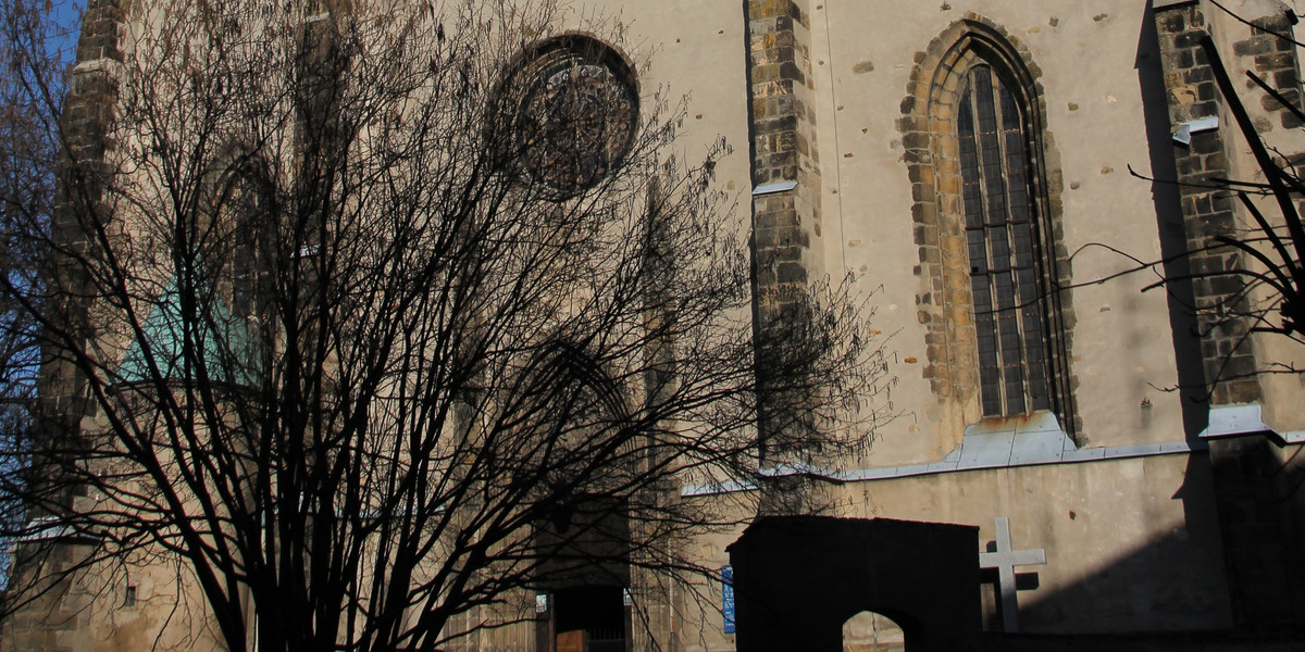 Staruszka utknęła w kościele pw. św. Marcina w Jaworze 