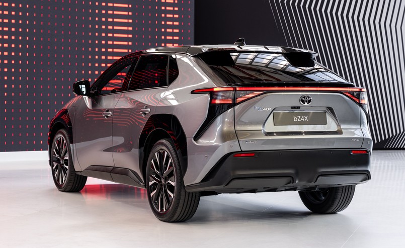 Nowa Toyota bZ4X AWD