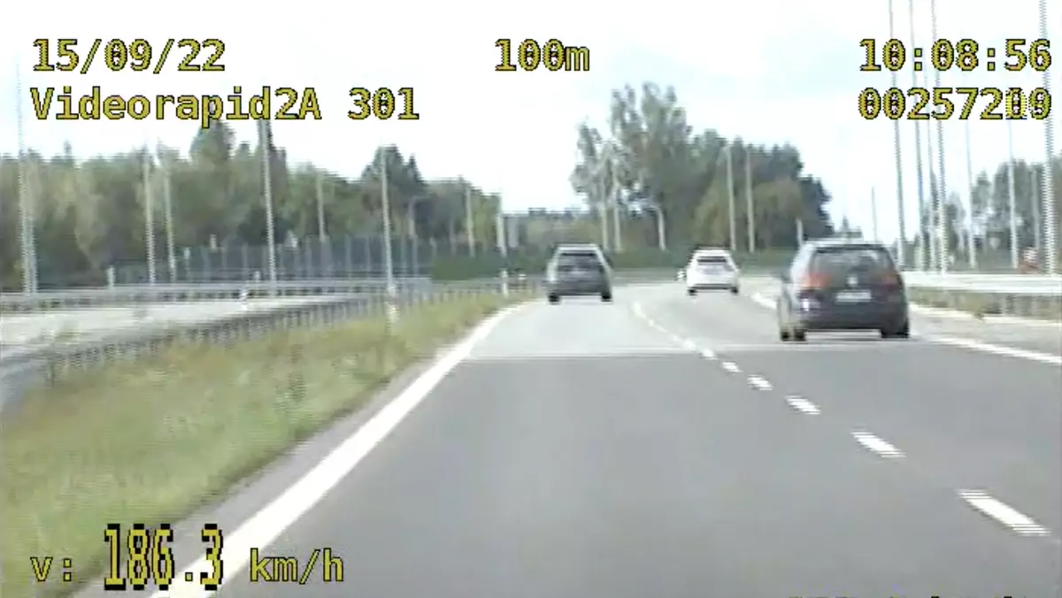 Kierowca Audi zatrzymany przez policjantów na drodze S5 przekroczył prędkość o ponad 100 km/h