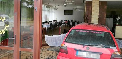 Łódź. Pijany kierowca zaparkował w restauracji