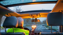 rezygnują z trójkątów. od 1 stycznia nowe obowiązkowe wyposażenie auta