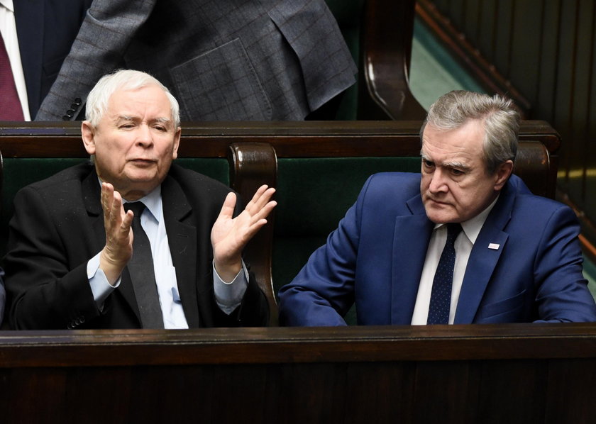 Minister poległ! Wstyd się przyznać do tego