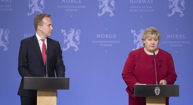 Norway`s Prime Minister Erna Solberg (R) and Foreign Minister Borge Brende attend a press conference in Oslo on May 17, 2017, after the release of Norwegian-British citizen Joshua French from a Congo prison