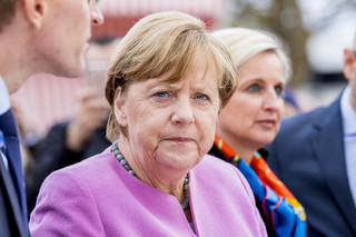 Premierzy V4 mieli sugerować Merkel, by została szefową Rady Europejskiej