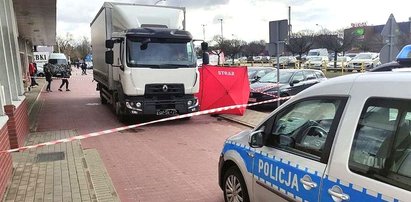 Tragedia na zakupach. Nie żyje 74-letnia kobieta