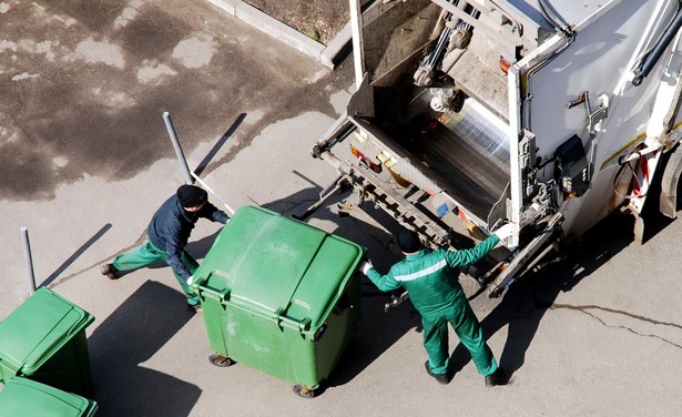 Punkty selektywnej zbiórki odpadów komunalnych (PSZOK) są częścią systemu – tam mieszkańcy mogą oddawać odpady, które nie powinny trafiać do żadnego z kolorowych pojemników ani do kubła na odpady zmieszane, czyli m.in. leki, pojemniki po farbach, płyty CD, elektronikę.