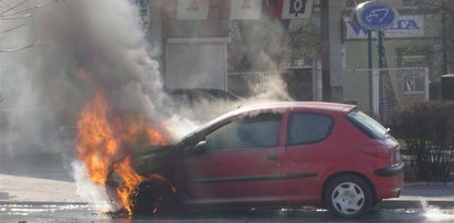 Auto zapaliło się podczas jazdy! FOTO