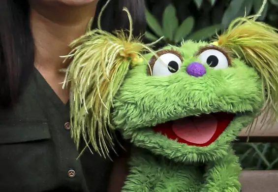 Muppet Karli to kukiełka, której mama walczy z uzależnieniem